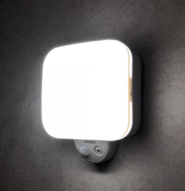 電池式 センサーライト一体型防犯カメラ SDN500