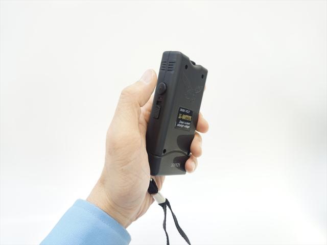 スタンガン タイタン180万ボルトスイッチ