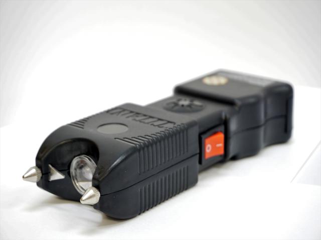 スタンガン タイタン250万ボルト全体