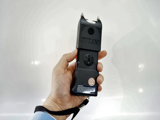 スタンガン タイタン250万ボルト放電