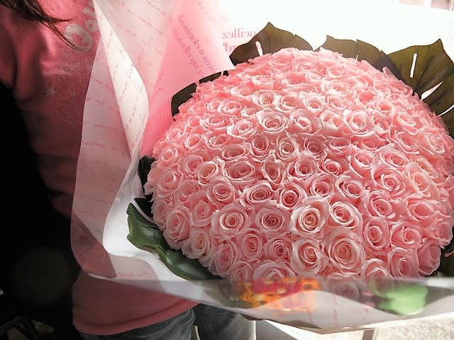 花束 ピンクバラ プリザーブドフラワー ピンクバラ 彼女 枯れずにい 通販 100本使用 プリザーブドフラワー 100本 プロポーズ 花束 ピンクバラ Gordonterrace Ca
