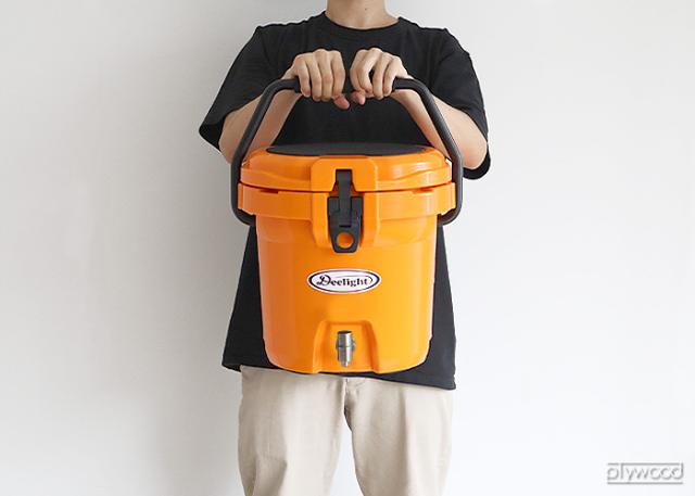【12時迄のご注文は当日発送★送料無料】アイスバケット 2.5 gallon 9.34L Deelight Ice Bucket レバー式蛇口  [クーラーボックス ウォータージャグ 大型 大容量 保冷力 釣り おしゃれ レジャー アウトドア キャンプ 給水タンク お花見 海 部活 海 プール キャンプ用品 椅子]