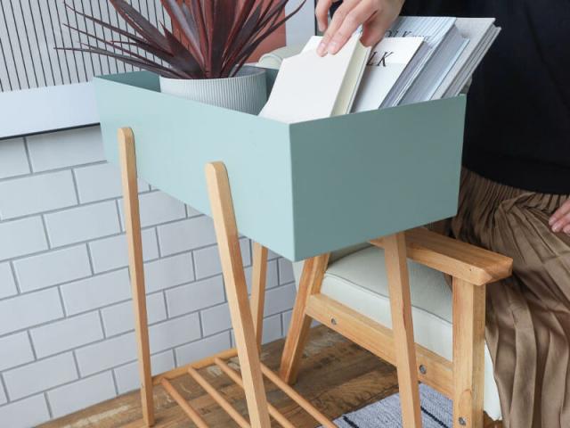 ソファー横に置いてマガジンラックとして