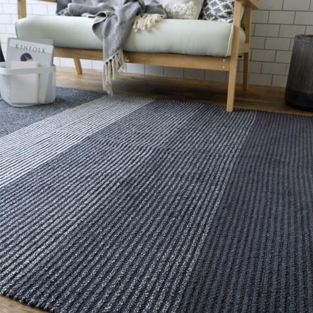 グラデーションストライプのおしゃれなラグ