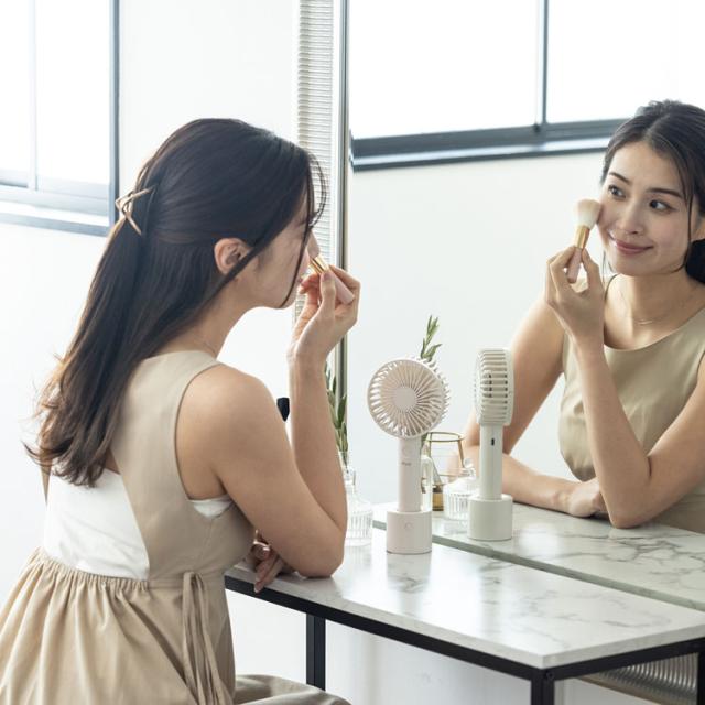 ハンディファン小型扇風機首振りハンディ—ファン扇風機持ち運びおしゃれスタンド付き風力調節コンパクト卓上ハンディ携帯扇風機ミニ扇風機かわいいハンディファン小型扇風機首振りiFanPivo