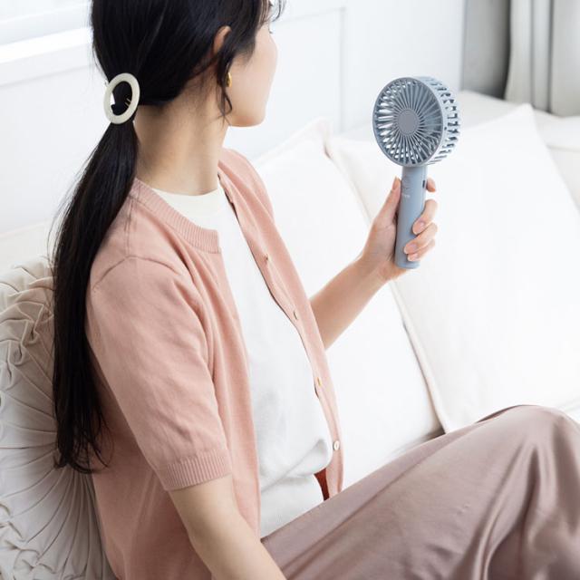 ハンディファン小型扇風機首振りハンディ—ファン扇風機持ち運びおしゃれスタンド付き風力調節コンパクト卓上ハンディ携帯扇風機ミニ扇風機かわいいハンディファン小型扇風機首振りiFanPivo