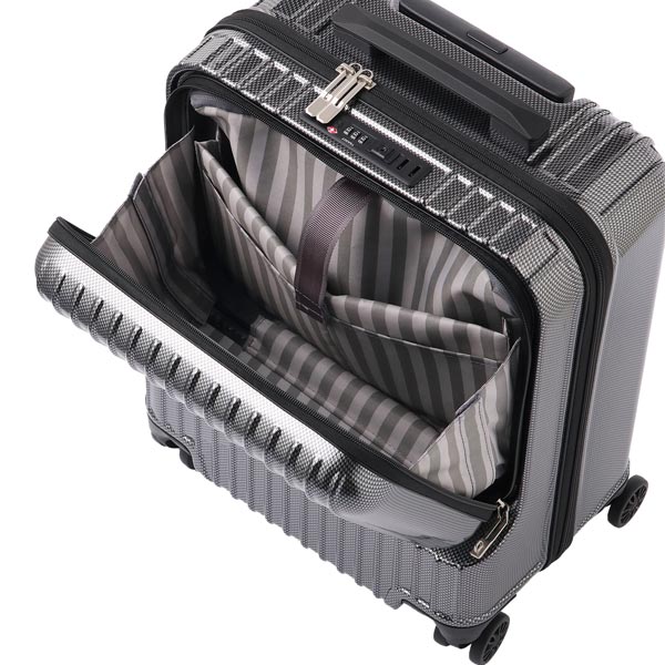 フロントポケット