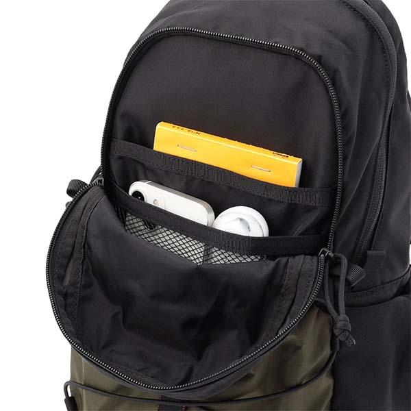 フロントポケット