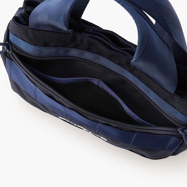 フロントポケット