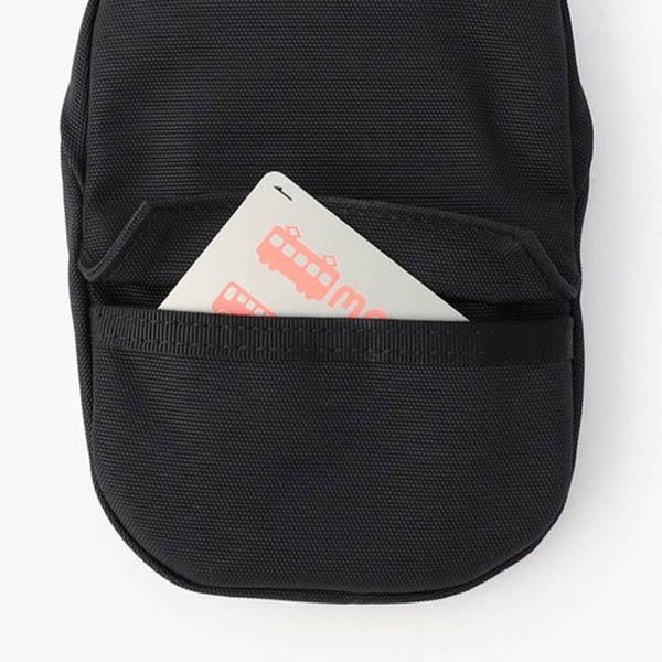 下部背面ポケット