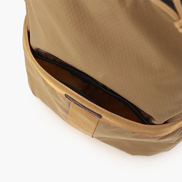 フロントポケット