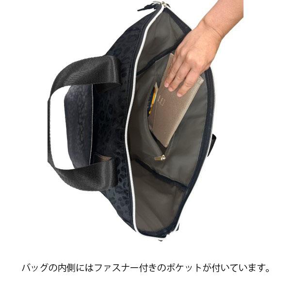 バッグの内側にはファスナーポケット