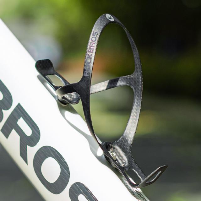 カーボンボトルケージ