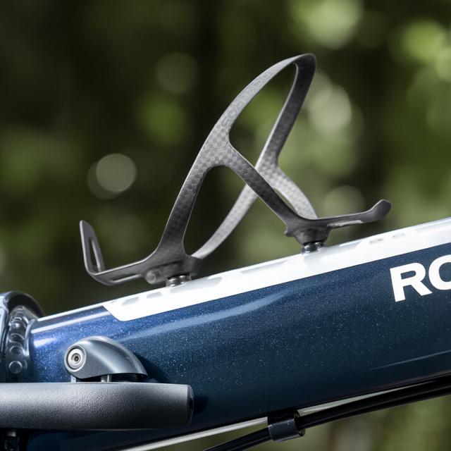 カーボンボトルケージ