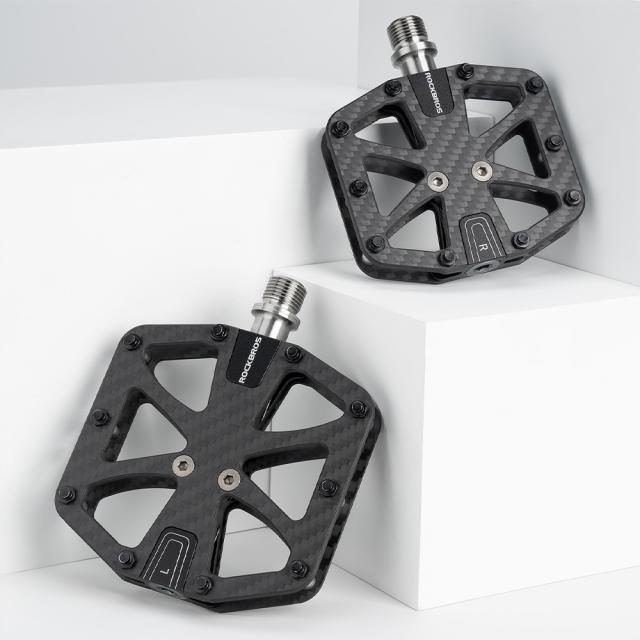 カーボンペダル