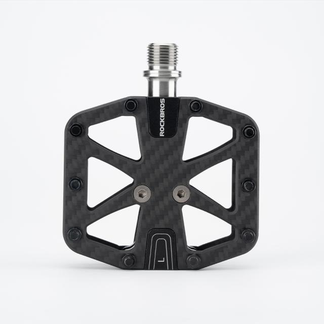 カーボンペダル