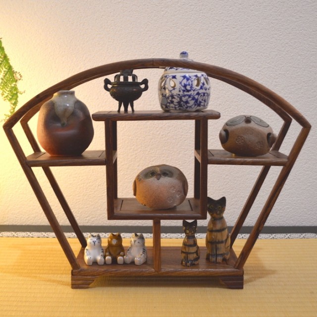 珍品棚 扇型 飾り棚 小棚 木製 花梨 香炉台 シェルフ ウッドラック