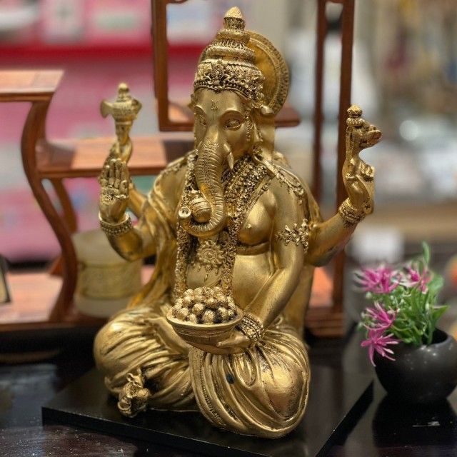 ガネーシャ 縁起物 ゴールド 座像 インド ヒンドゥー教 神 置き物