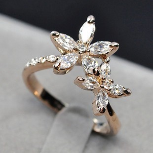 お花リング 指輪 水晶 天然石 K18ゴールド 18金 K18YG K18WG 花 フラワー メール便OK モモダイヤ