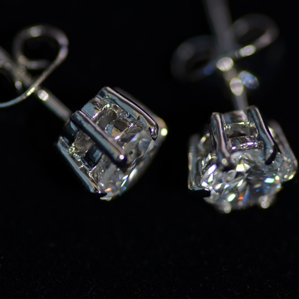 ピアス 1ペア(2個) CZダイヤ(キュービックジルコニア) K18ゴールド 18金 K18YG K18WG ハート メール便OK モモダイヤ