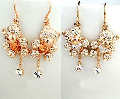 ピアス 1ペア(2個) スワロフスキー ウィニー・ザ・プーモチーフ ベア 熊 クマ くま K18ゴールド 18金 K18YG K18WG メール便OK モモダイヤ