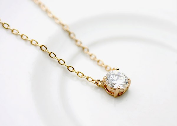 ネックレス  一粒 CZダイヤ(キュービックジルコニア) ダイヤ ペンダント レディース スキンジュエリー ジュエリー 女性用 ギフト 高品質 ファーストジュエリー スキンジュエリー誕生日 ネックレス ホワイトデー K18WG 18金 K18YG メール便OK モモダイヤ