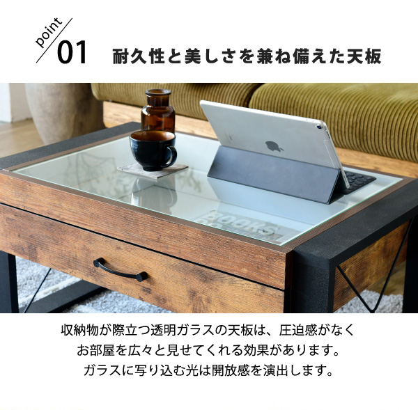 収納物が際立つ透明ガラスの天板