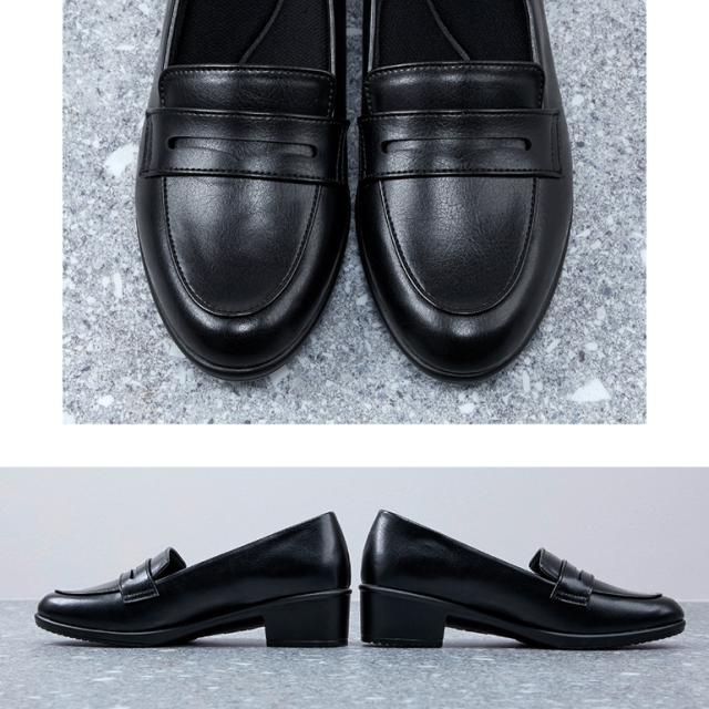 年代問わず履けるヒールのあるキレイめコインローファー