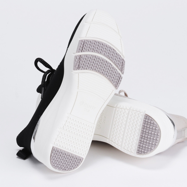 足への負担が少ない軽量設計EVAコンプレッションソール