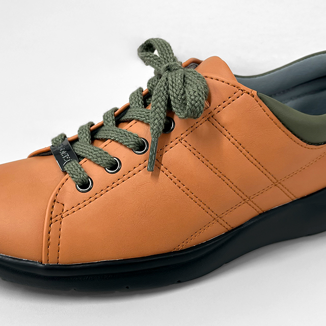 ソフトな合成皮革シューズ