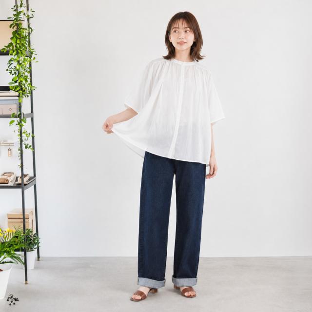 Brocante インドボイル シスフロンセシャツ レディース ホワイト 31-9 着用イメージ ふんわりギャザーシルエット