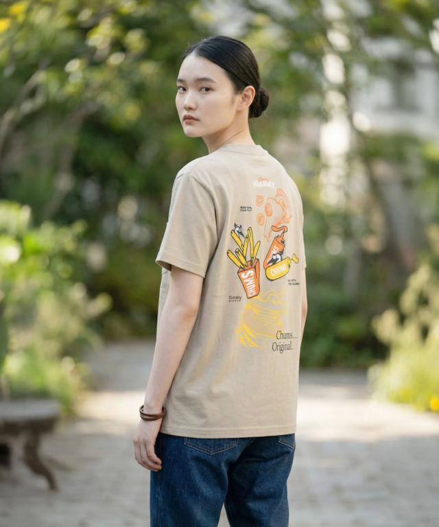 CHUMS アンチバグファストフードポケットTシャツ レディース着用 室内コーデ