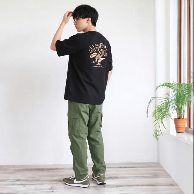 CHUMS チャムス オーバーサイズ メイドフォーファン！ポケットTシャツ WhiteBlack 着用イメージ メンズ