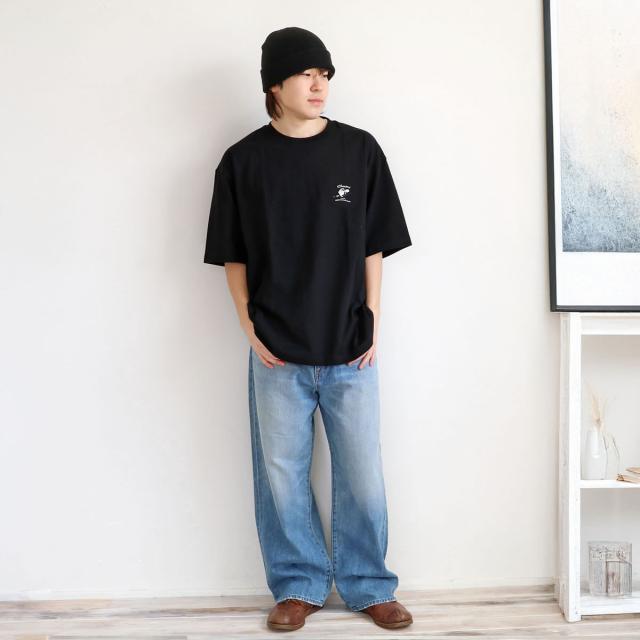 CHUMS チャムス オーバーサイズ メイドフォーファン！ポケットTシャツ Black 着用イメージ メンズ