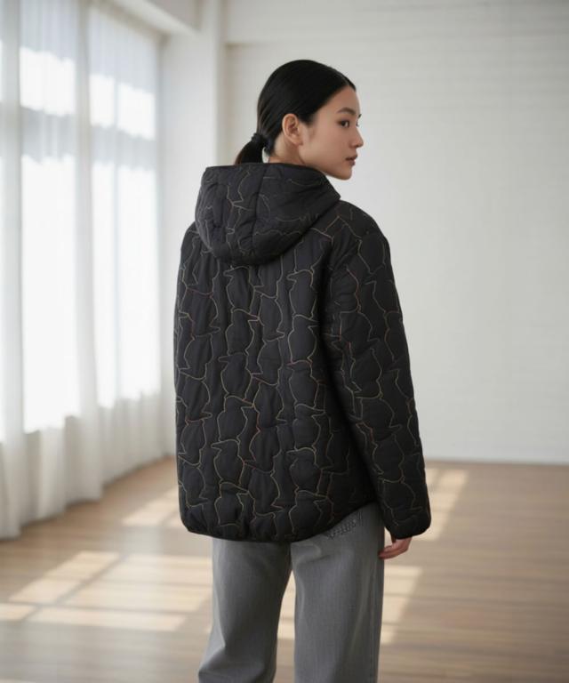 CHUMS ブービーステッチパデッドパーカー レディース着用 背面シルエット ブラック