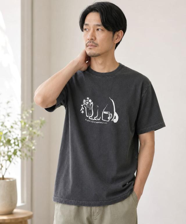 GOOD ONの猫プリントTシャツを着用した男女のカジュアルなリラックススタイル・コーディネート。