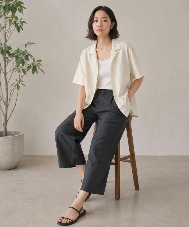 リーバイス サンセットキャンプシャツ ボトムスと合わせたシンプルでデイリーユースな着こなし
