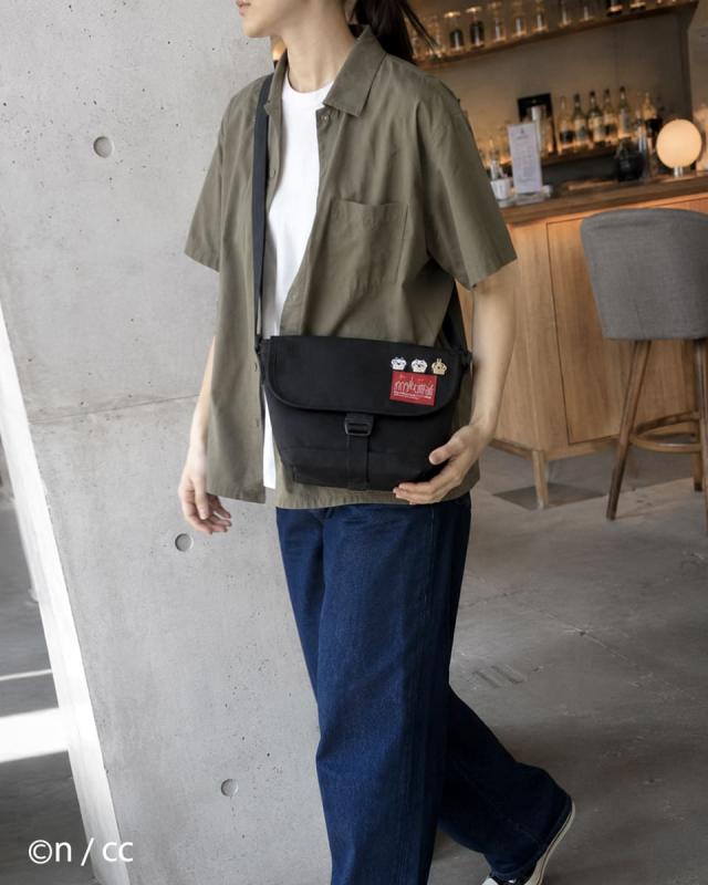 荷物をスムーズに出し入れできる間口の広いバッグ開閉口の様子