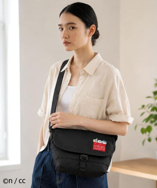 B5サイズ対応の広いメイン収納スペースと荷物の収納イメージ