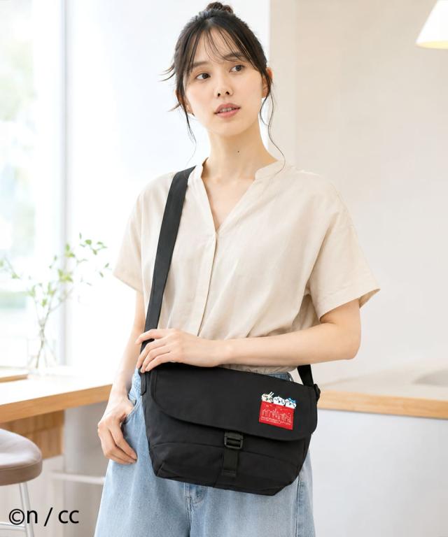 小物の整理に便利なメイン収納部内のジッパー付き内ポケット