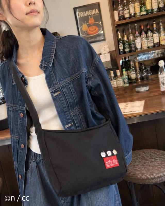 B5サイズ対応バッグに500mlペットボトルや長財布、スマートフォンを収納した実例