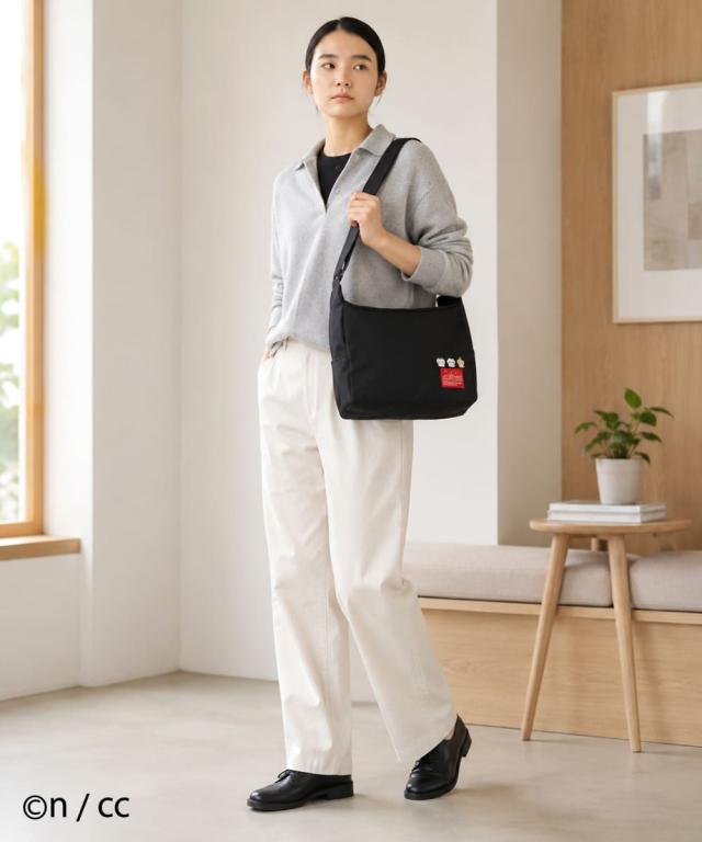 マンハッタンポーテージ×ちいかわコラボショルダーバッグの側面シルエットとマチの厚み