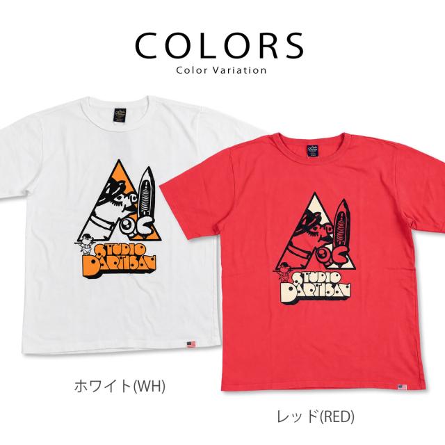 ステュディオ・ダルチザン プリントTシャツ(レッド)の平置き正面画像。身幅にややゆとりを持たせた全体シルエット