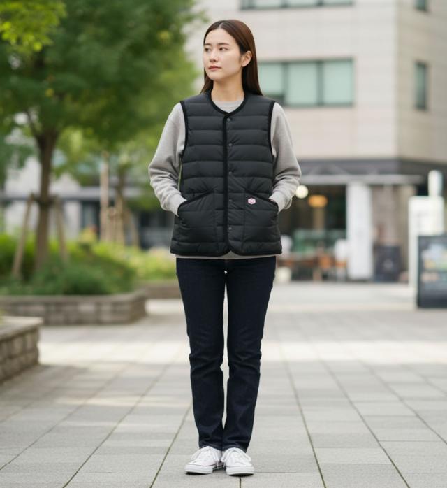 ヴァンソンエミレイユ ステッチレスダウンベスト VM252SD26040 レディース コーディネート画像