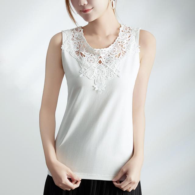 襟元レースタンクトップ