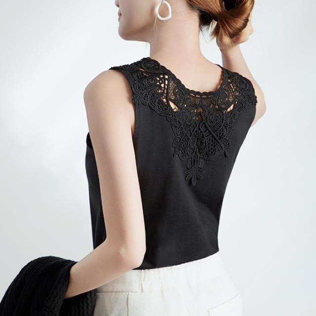 襟元レースタンクトップ