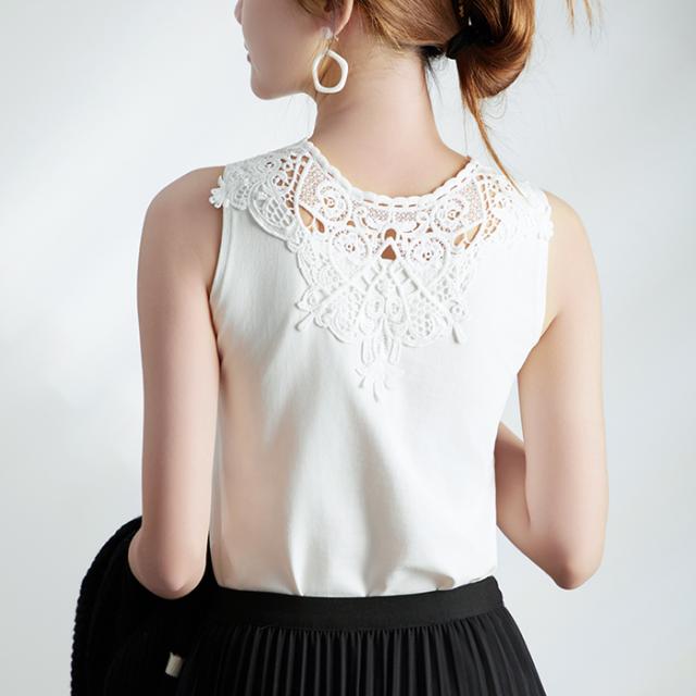 襟元レースタンクトップ