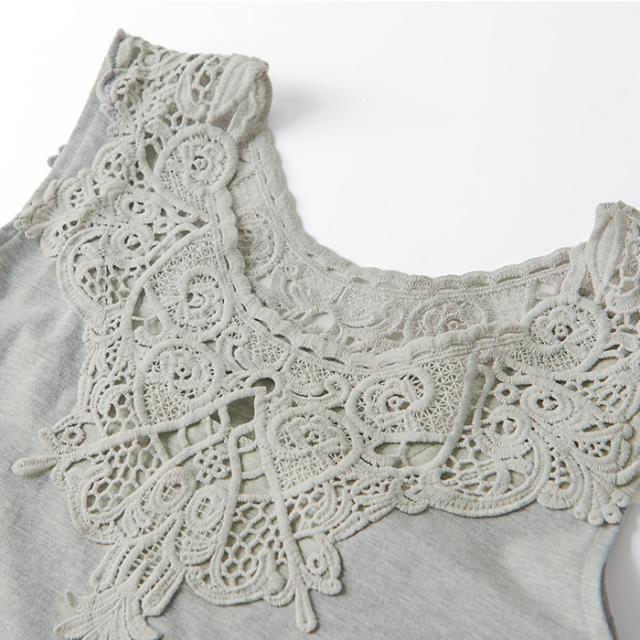 襟元レースタンクトップ