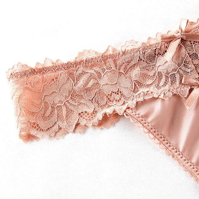 編み込みリボン風デザインのサテンTバック