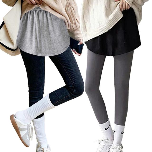 トップスの下に1枚プラスでオシャレなレイヤードコーデが完成